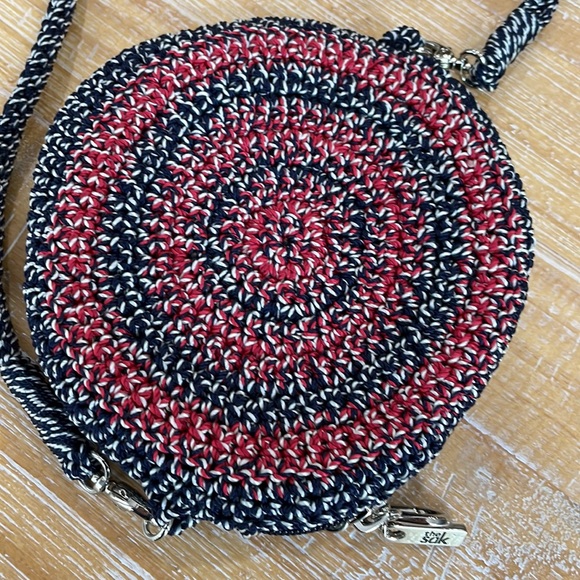 ☮️ NWT the Sak crochet peace sign crossbody circular bag - Picture 6 of 13